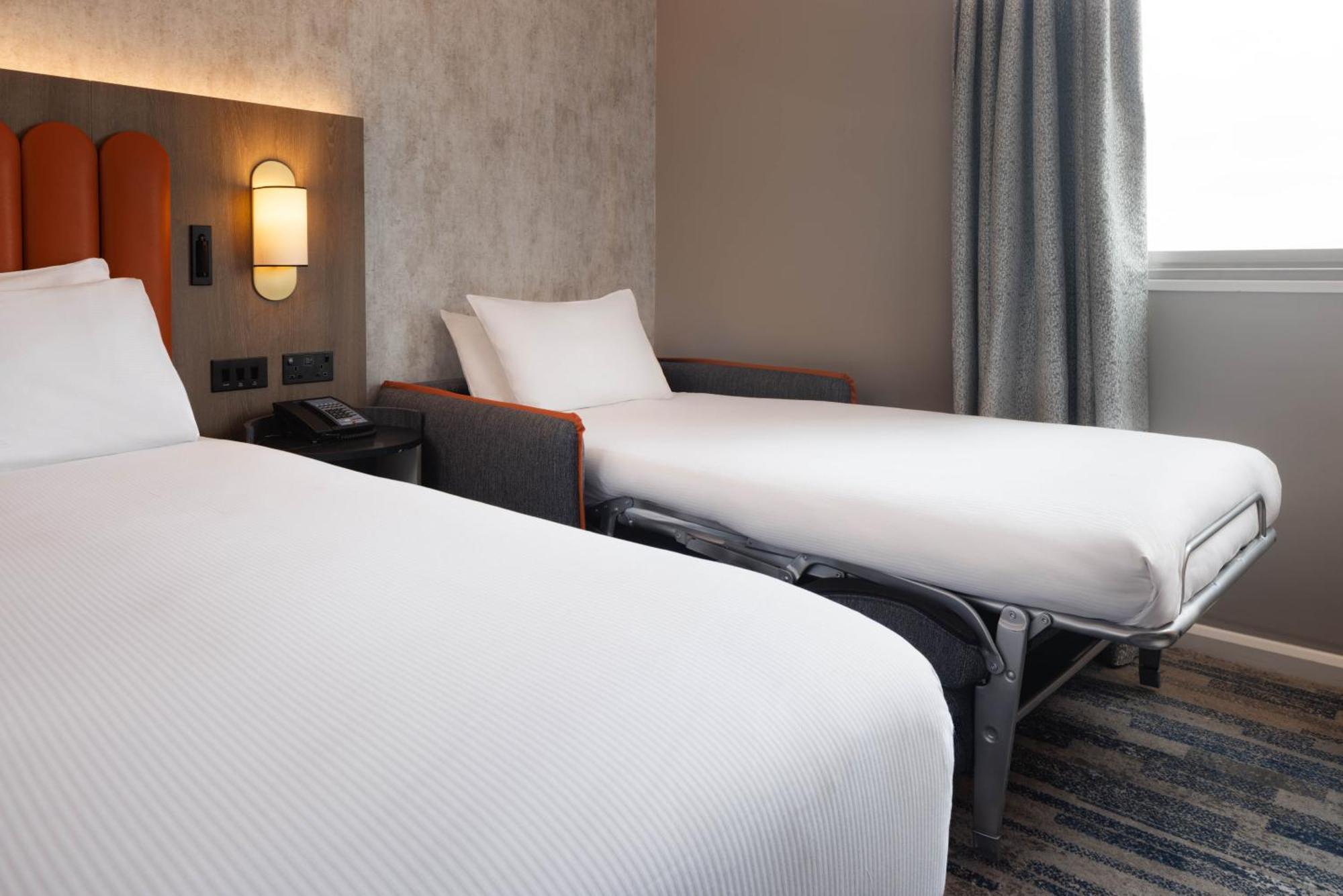 Hilton Leeds City Exterior photo