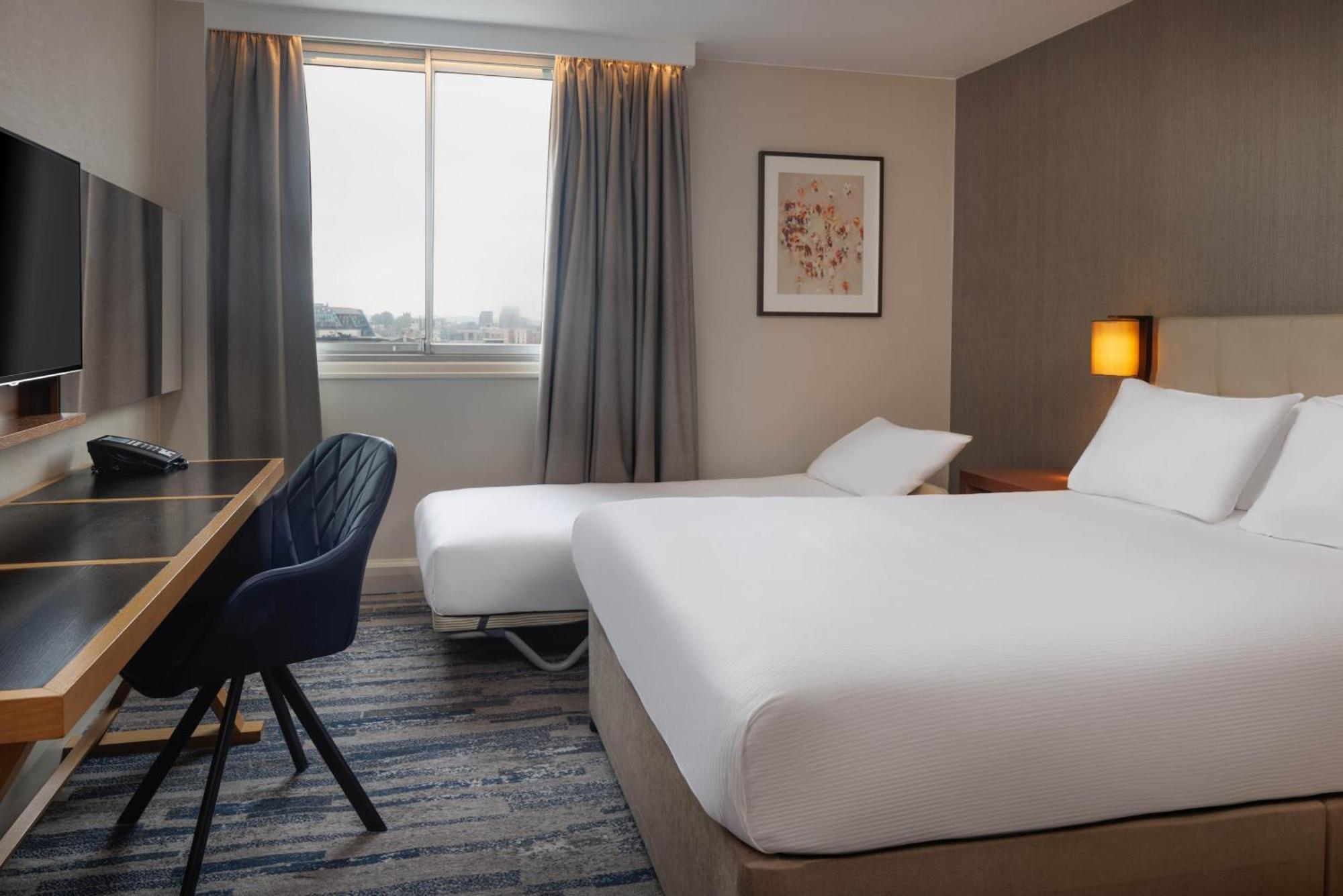 Hilton Leeds City Exterior photo