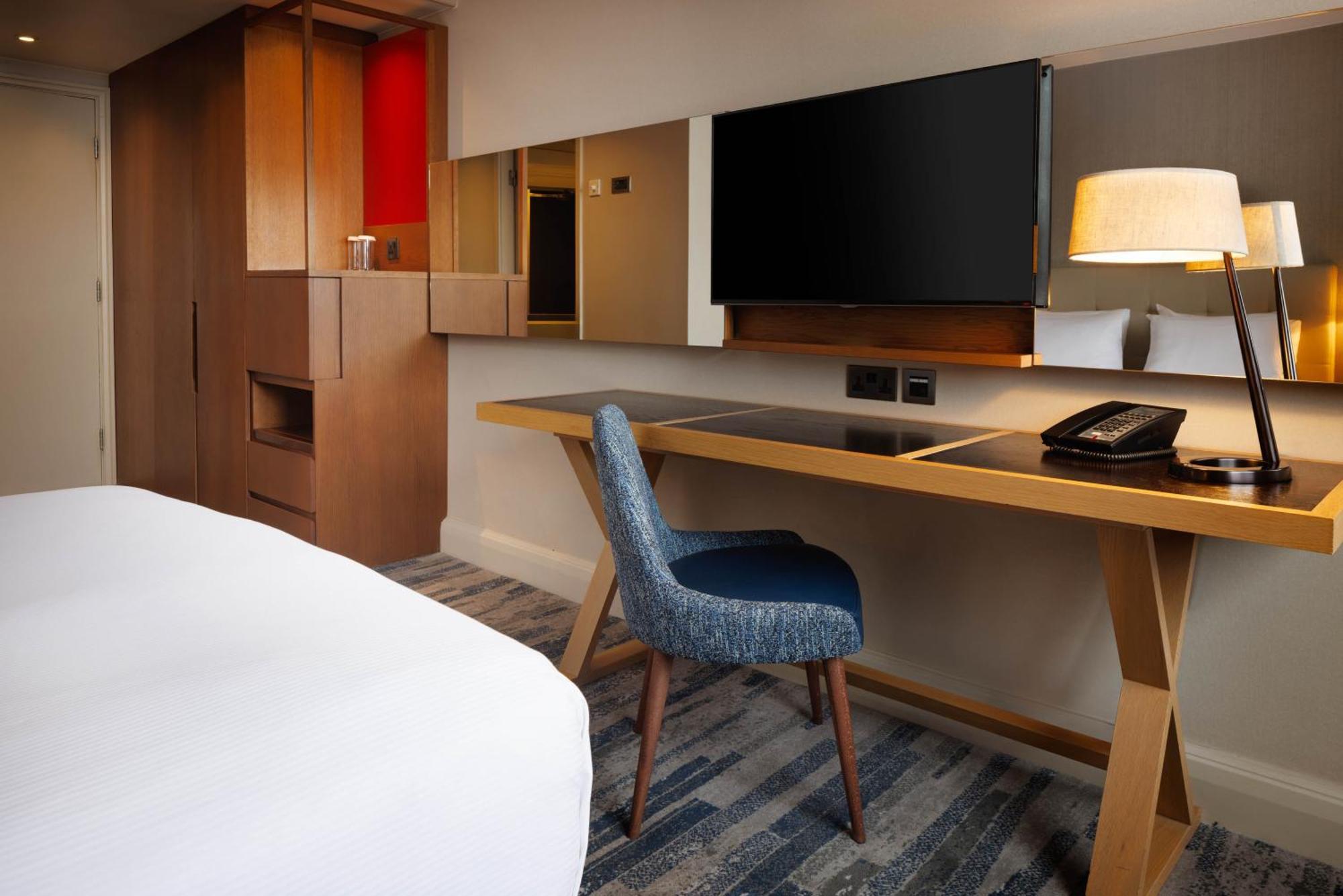 Hilton Leeds City Exterior photo